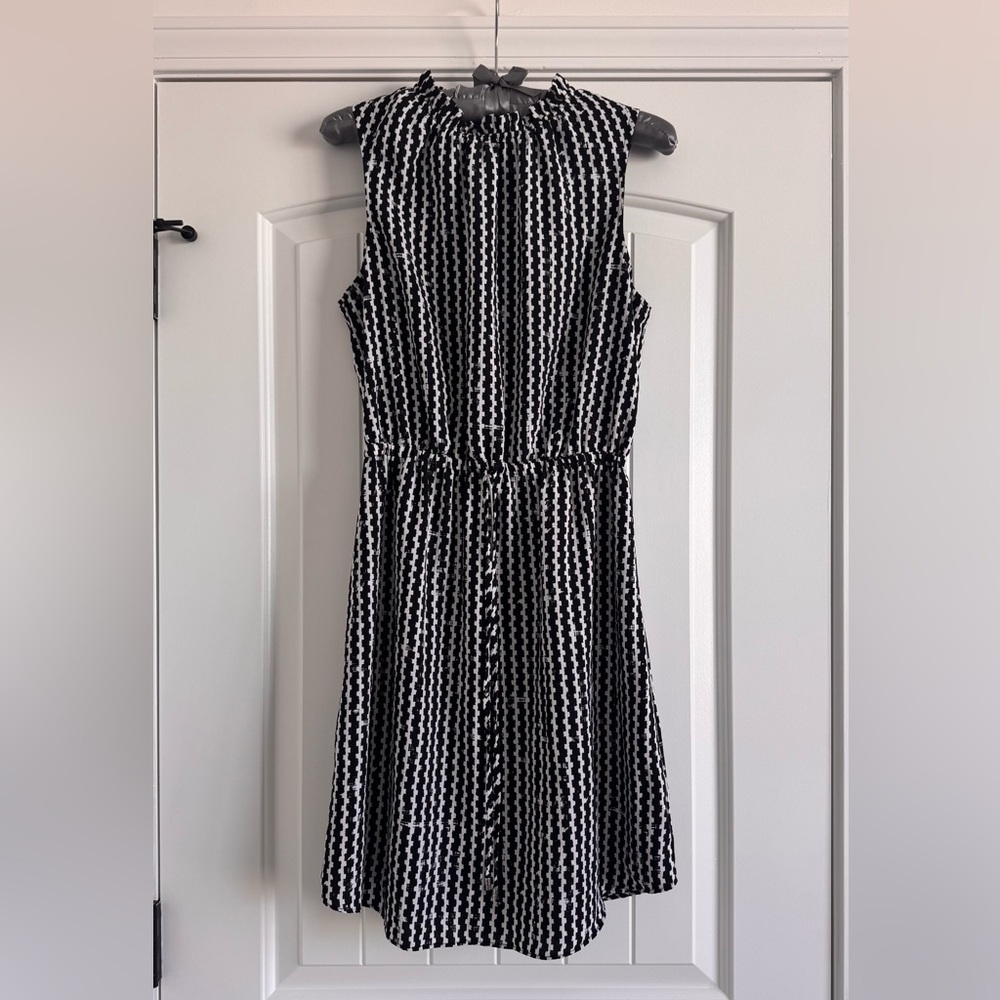 Apt. 9 Size Small Lightweight Black & White Sleeveless Dress.  Elastic at waist